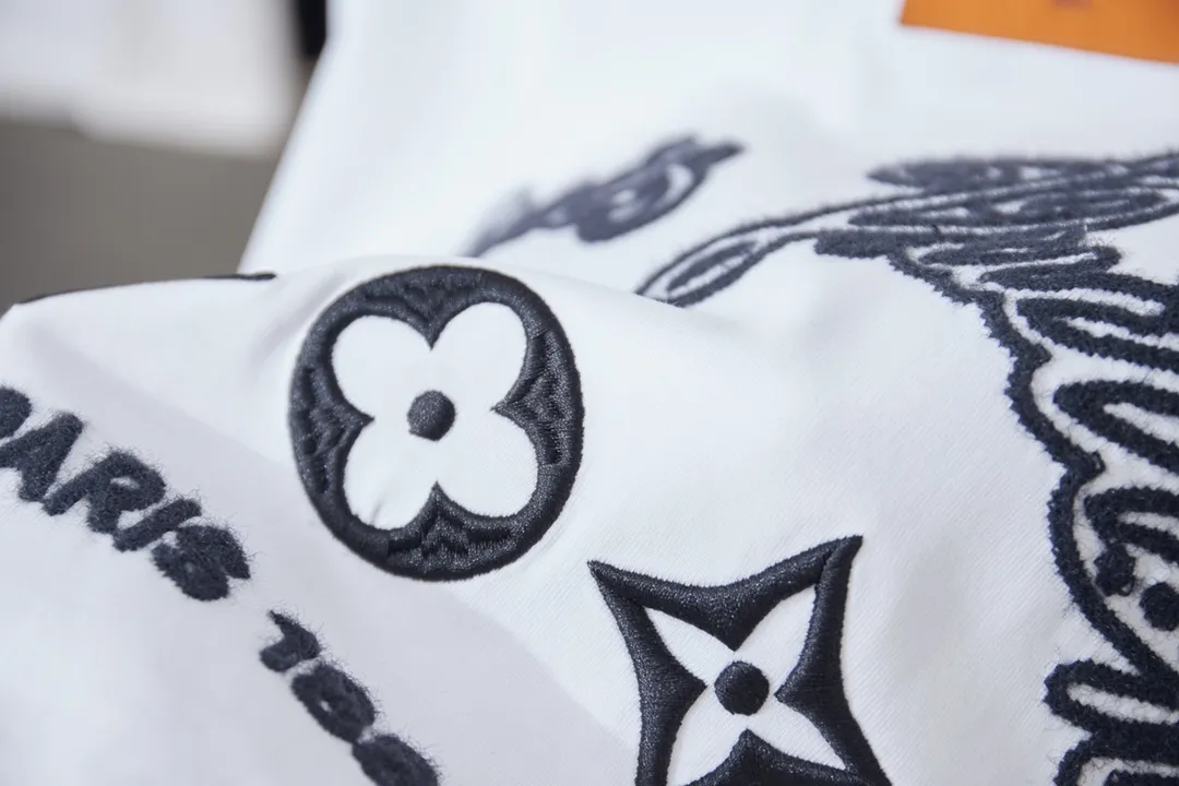 🅿️200 1V 25SS early spring new style short sleeves with embroidered letters, light luxury, a must-have item for daily commuting for men and women, correct version, welcome to compare, detailed features · 320g 100% pure cotton double yarn jersey fabric · Special thickened 32 pieces of double-strand 1X1 thread in the same vat custom dyeing · Imported Tajima machine rope embroidery➕ embroidered letter logo · Double needle stitching and cross-stitch technology · Original main mark, washable tag, brand moisture-proof paper packaging Color: black/white Size: S/M/L/XL